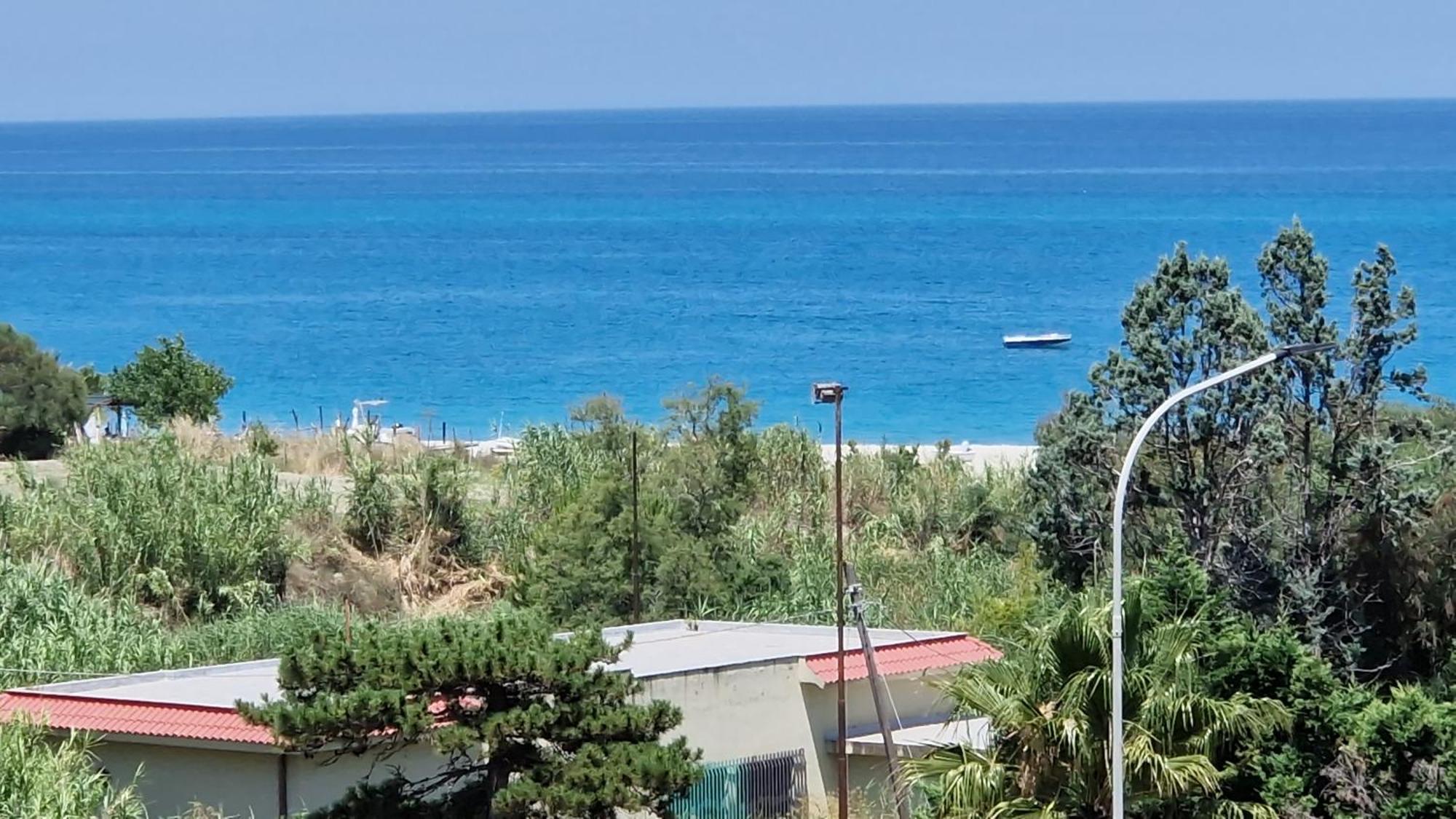 Miriam 21, a 300 metri dal mare Apartment Santa Caterina Dello Ionio Marina Bagian luar foto